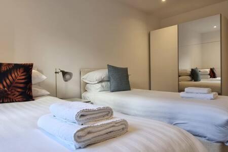 Beautiful Apartment Overlooking A Garden ลอนดอน ภายนอก รูปภาพ