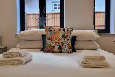 Beautiful Apartment Overlooking A Garden ลอนดอน ภายนอก รูปภาพ