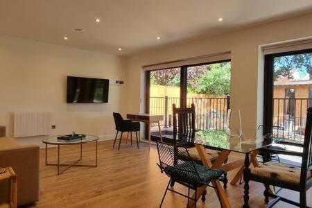 Beautiful Apartment Overlooking A Garden ลอนดอน ภายนอก รูปภาพ