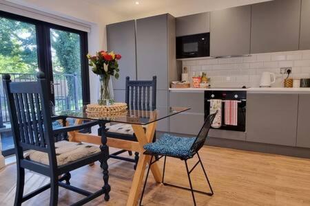 Beautiful Apartment Overlooking A Garden ลอนดอน ภายนอก รูปภาพ